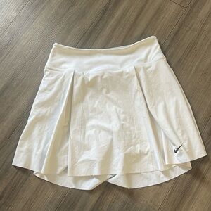 White “dry fit” tennis skirt